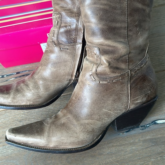 BCBGirls Women’s Taupe Crazy Horse Size 7.5 Boot - Picture 10 of 13